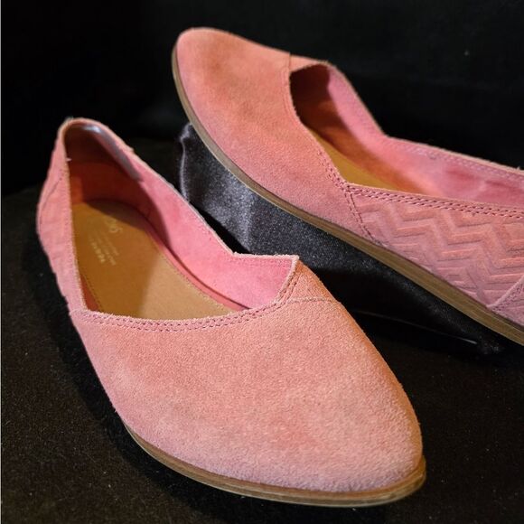 Toms Pink Suede Women's Flats - Picture 2 of 10
